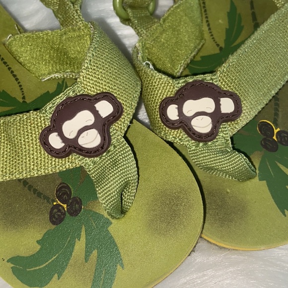 6 pc SET GYMBOREE 🐒 Global Surf boy tops shorts sandals socks 18-24 months - Picture 10 of 13